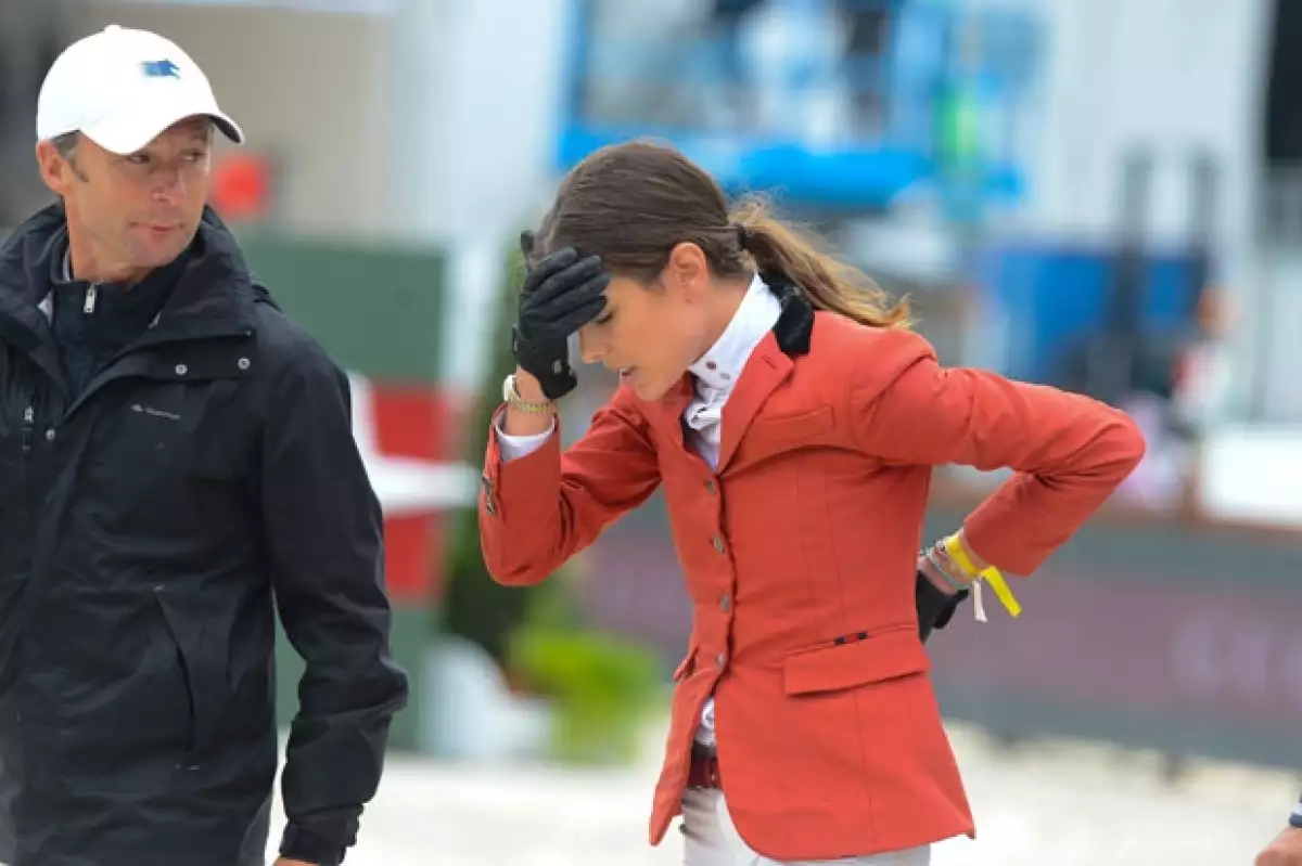 La hija de Carolina de Mónaco cayó de su caballo en un evento de salto de obstáculos en el marco del Paris Eiffel Jumping