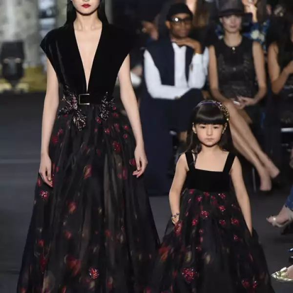 El impacto de los vestidos fue por partida doble.