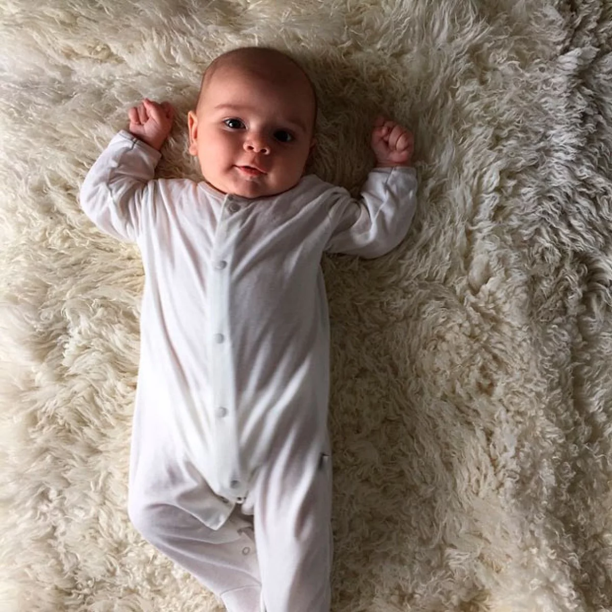 La hermana mayor de Kim Kardashian compartió la primer fotografía de su tercer hijo con Scott Disick, quien nació en diciembre pasado.