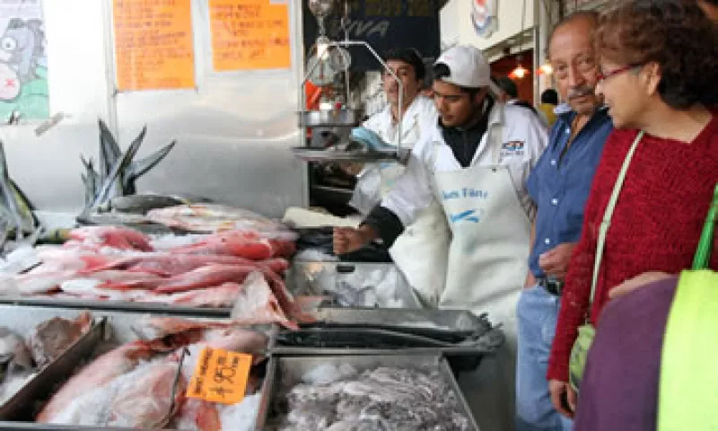 El único componente del índice que aumentó fue el que mide las posibilidades de los integrantes del hogar para efectuar compras de bienes duraderos.  (Foto: Notimex)