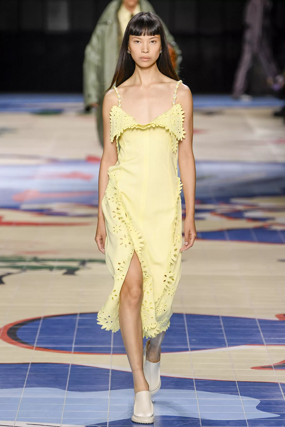 Fleco extra corto en la pasarela de Bottega Veneta Spring Summer 2024.