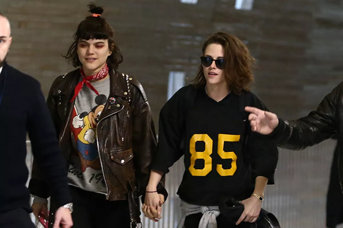 Kristen y Soko fueron vistas agarradas de la mano hace unos días en el aeropuerto.