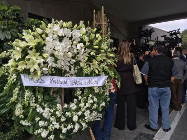 Corona de flores a Tovar