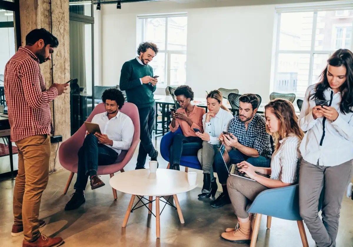 Millennials y centennials, ¿los menos comprometidos con el trabajo?
