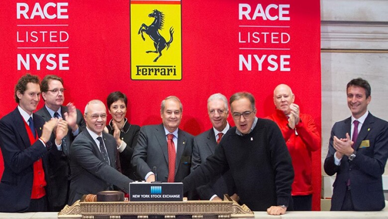 Estuvieron Sergio Marchionne, CEO de FCA (suéter negro) y Piero Ferrari, vicepresidente de Ferrari (a la izquierda de Marchionne).