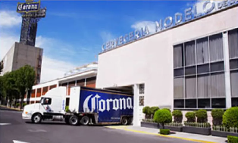 Grupo Modelo, fundado en 1925, posee trece marcas, entre las que destacan Corona Extra. (Foto tomada de gmodelo.mx)
