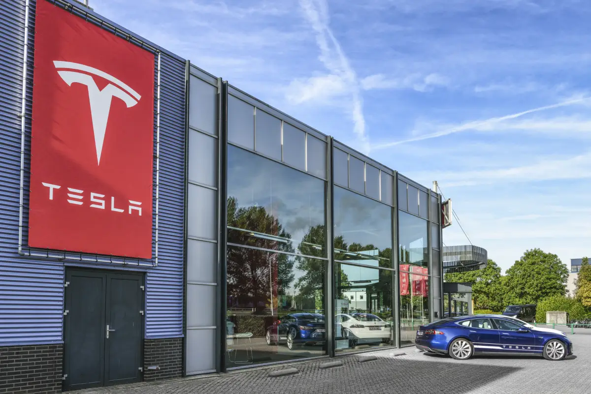 Tesla cierra temporalmente fábrica Shanghai