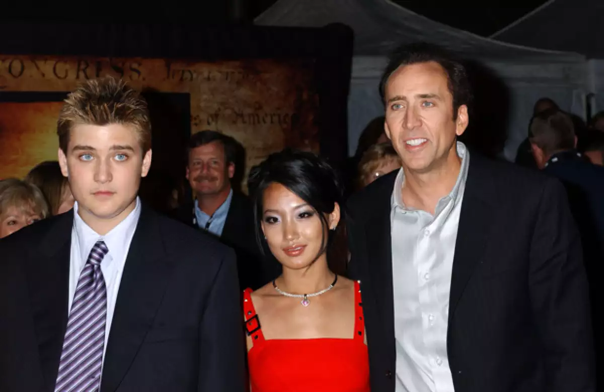 Desde su primera aparición al lado de Nicolas hace 10 años, Weston ha cambiado físicamente de manera considerable.