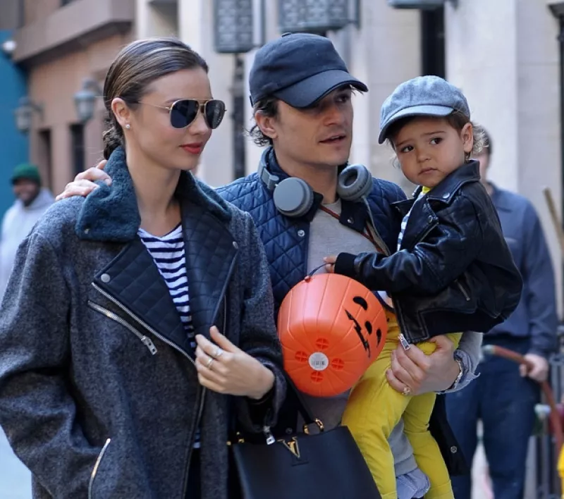 La supermodelo aseguró a la versión australiana de Harper's Bazaar que aún ama a su ex y llevan una excelente relación.