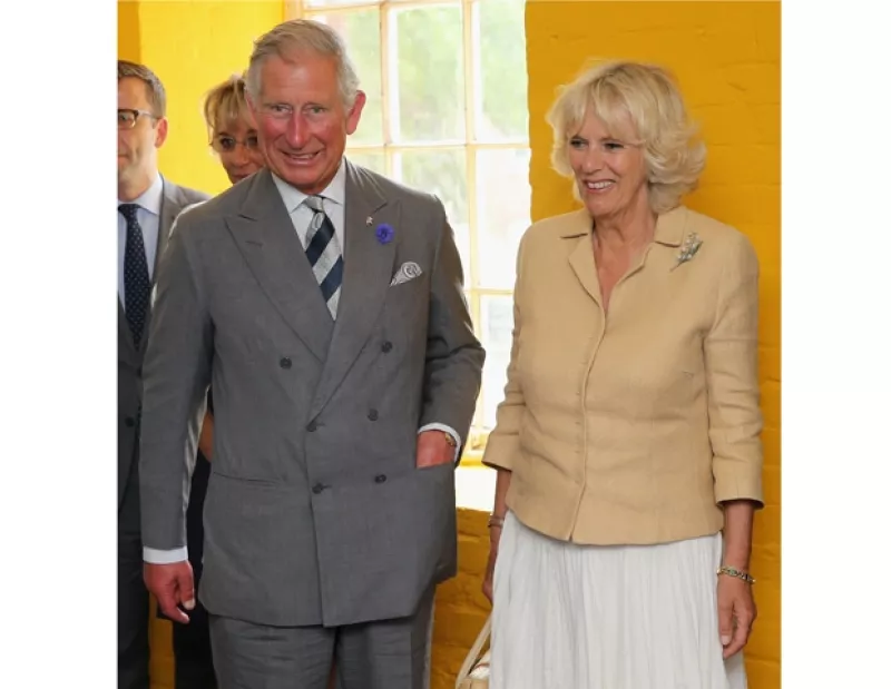 El heredero a la corona británica desea que el príncipe George se refiera a él como "abuelo". Por su parte, Camila asegura que el bebé todavía no se parece a nadie.