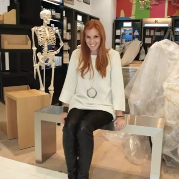 Angie Taddei y Daniela Anahuati recorren `El Palacio de Hierro´ Interlomas.