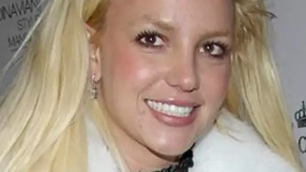 Reg Jones asegura que fue él con quien la cantante perdió su virginidad.