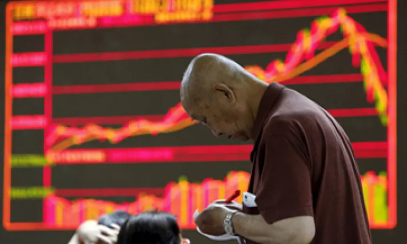 Los expertos indican que la economía china no se detendrá por la caída en el mercado bursátil de ese país. (Foto: Reuters )