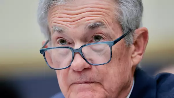 Powell: La Fed debe gestionar el riesgo de que inflación por aranceles sea persistente