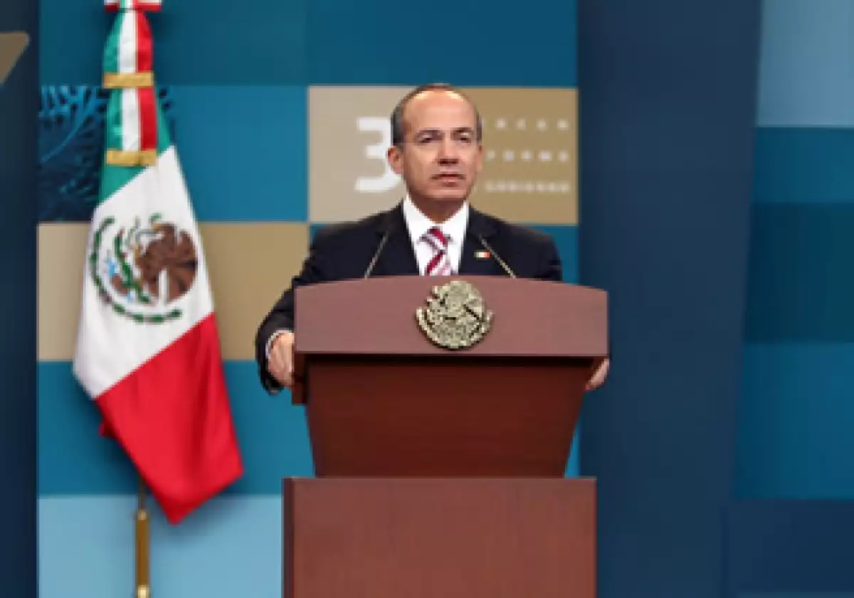 Felipe Calderón excluyó a la infraestructura de sus 10 puntos de cambio. (Foto: Cortesía Presidencia de la República)