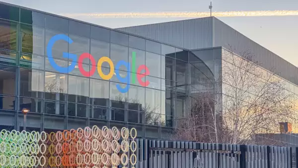 La UE multa a Google con 1,000 mdd