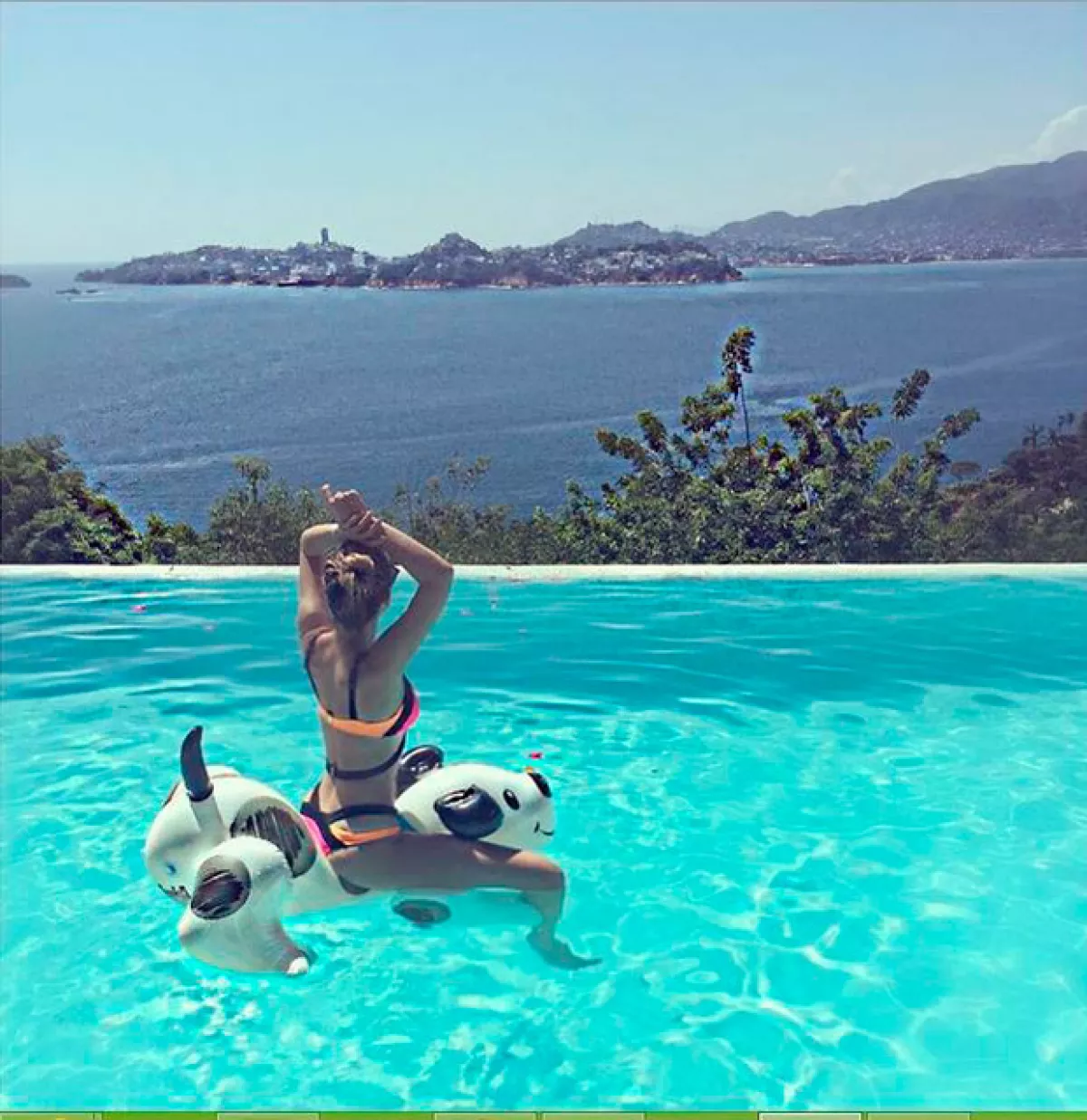 Orgullosa de su cuerpo, la cantante ha presumido fotografías de sus recientes vacaciones.