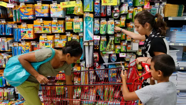 Las ferias de regreso a clase pueden suponer un ahorro de hasta el 30% en útiles y uniformes. (Foto: Cuartoscuro)