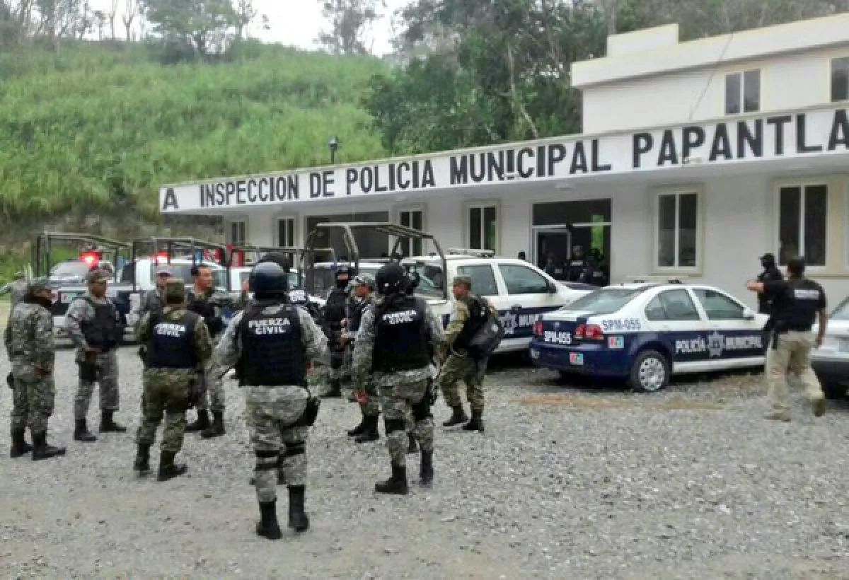 Papantal_policias_detenidos-2.jpg
