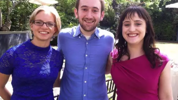 Mara Wilson, "Matilda", compartió en su Facebook fotos sobre una reunión con el elenco de la famosa película de 1996, en la que aparecen Danny DeVito, y los niños ahora adultos, compañeros de Matilda.