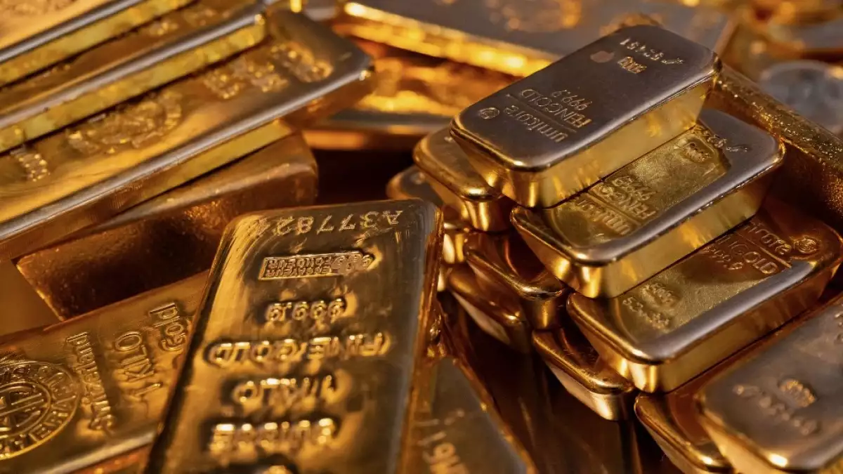 El oro toca mínimo de 5 meses ante recuperación de la economía de Estados Unidos y posible subida de las tasas de interés.