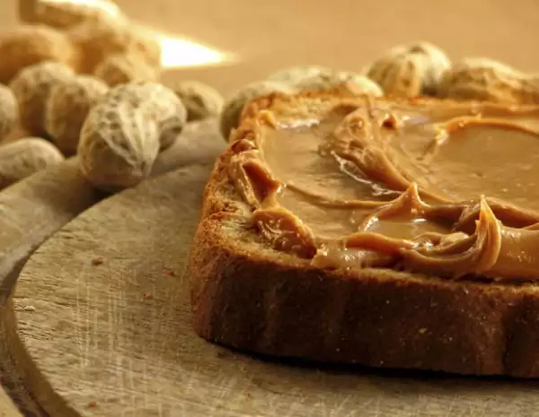 Un sandwich de peanut butter como snack, ayudará a mantener los niveles de azúcar estables en tu sangre.