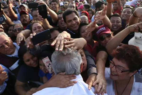 Andrés Manuel López Obrador reafirmó en Matamoros su propuesta de combatir la corrupción institucional si llega a la presidencia. Revisa la información.