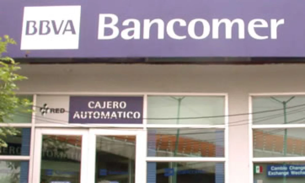 Los bancos en los municipios que se verían afectados por el paso del fenómeno meteorológico cerrarán desde este viernes al mediodía (Foto: Cuartoscuro/Archivo )