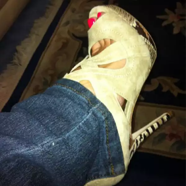 Y nuevo color de pedicure!!!, expresó la cantante al subir esta imagen.