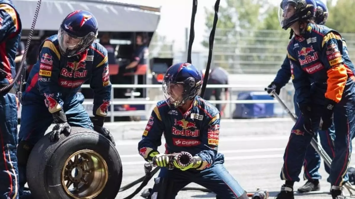 pirelli red bull formula uno pits