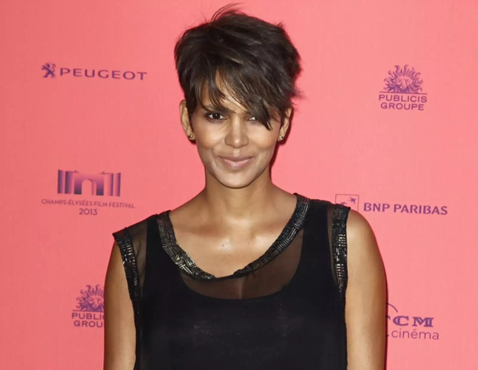 Halle Bery es una de las ex modelos que también ha llevado su carrera actoral a otro nivel, pues desde 1989 con su primer papel en el filme Living Dolls, se ha visto imparable y ha sido incluso ganadora del Oscar por la cinta Monsters Ball.