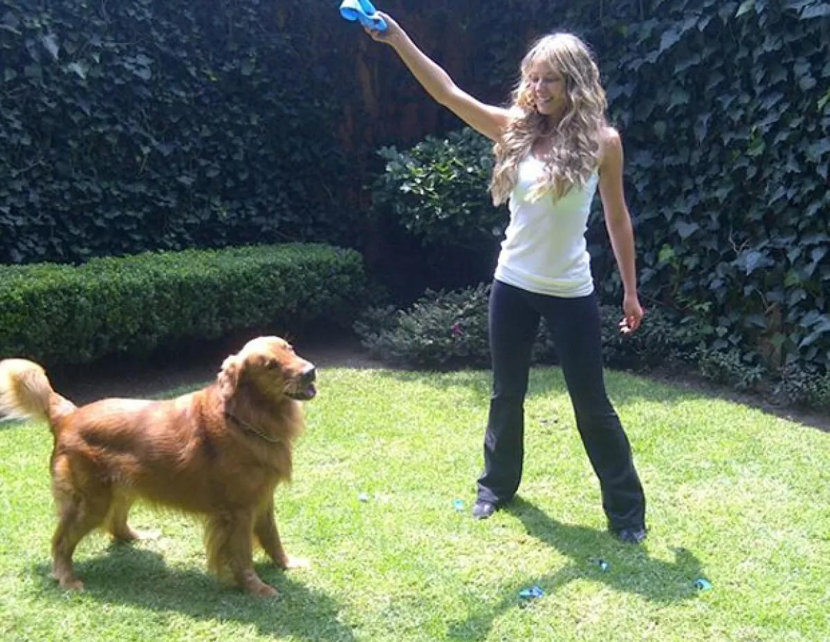 Vanessa Huppenkothen y Fido.