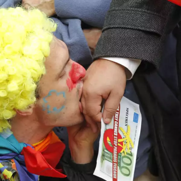 Los participantes en las protestas piden a los líderes del G20 que distribuyan mejor la riqueza.