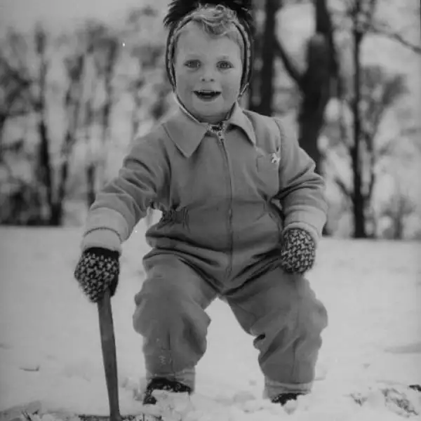 Rey Carl Gustav de Suecia. Se nota que han pasado los años, hoy vemos a un monarca mucho más serio, en ese entonces alguien muy sonriente.