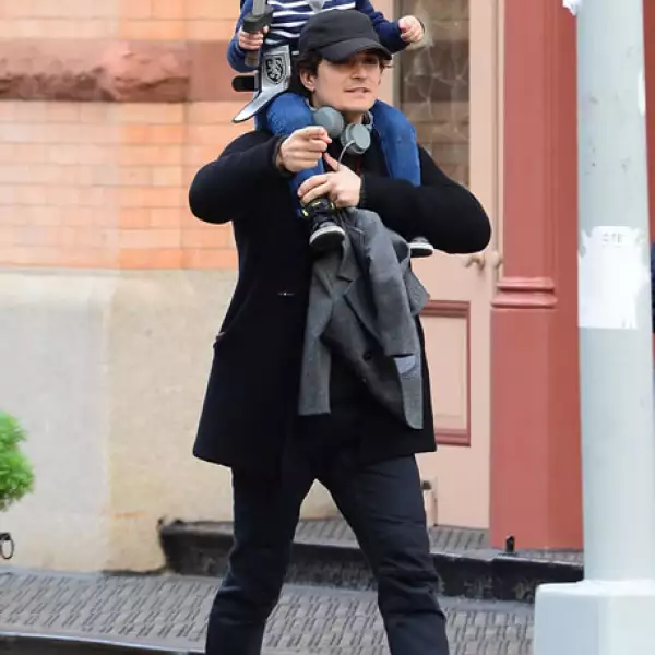 Flynn tiene el mejor papá, y es que él se involucra en sus aventuras.