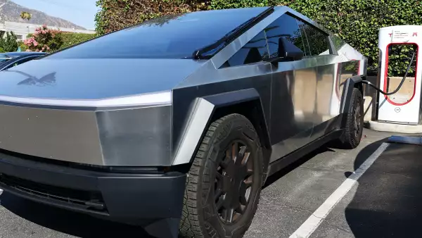 La salida del líder de Cybertruck revela el desgaste interno en Tesla y un nuevo capítulo en su crisis