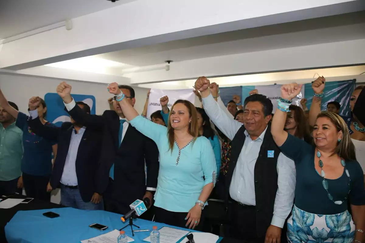 Acusan traición de Puri