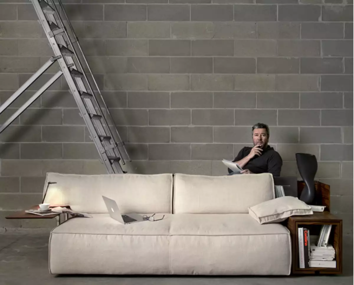 Platicamos con uno de los diseñadores y arquitectos más aclamados del momento. Nos transmitió su emoción por visitar nuestro país y presentar su colección en colaboración con la marca italiana Cassina