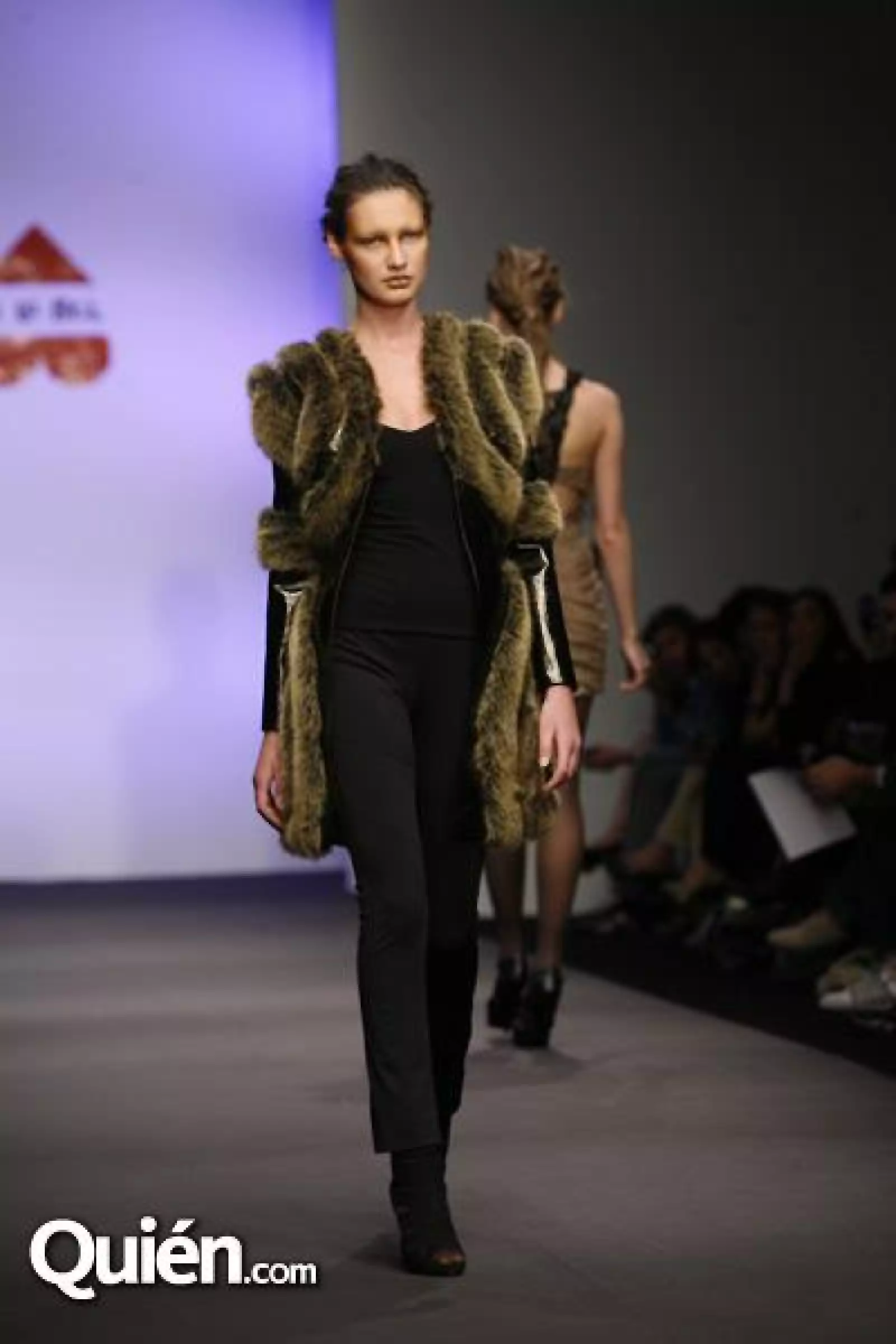 MBDF Pasarela Veneno en la pie