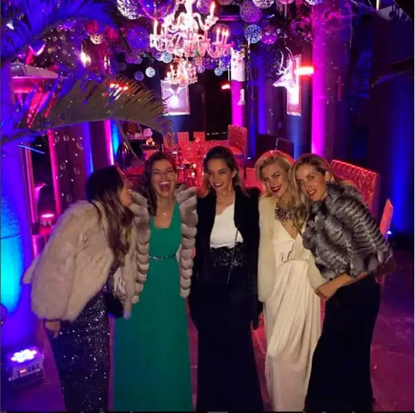 Bárbara lució muy guapa con un vestido color esmeralda.