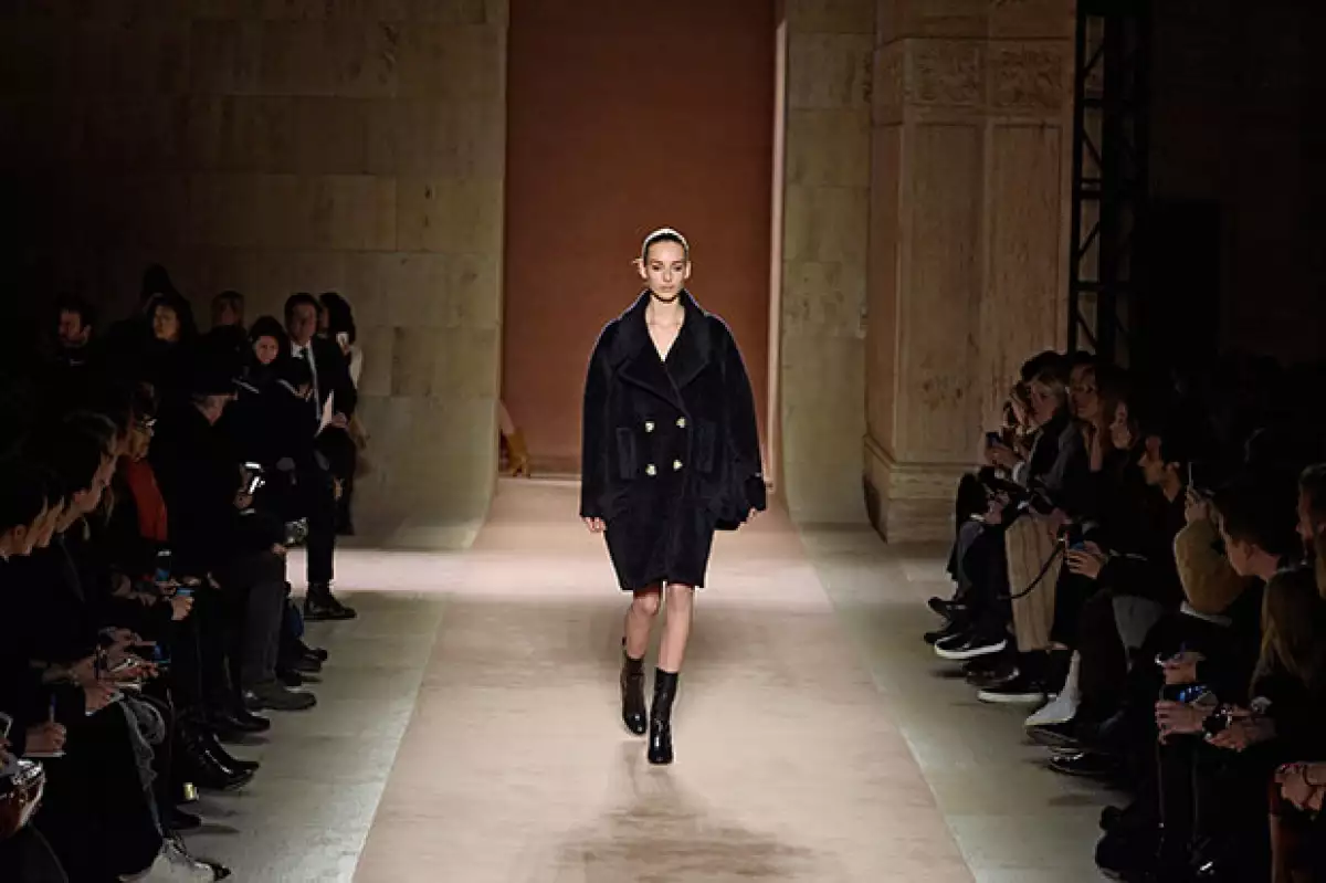 La diseñadora presentó su más reciente colección.