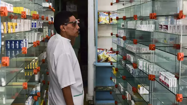 La falta de medicamentos en las farmacias ha provocado el cierre de establecimientos.