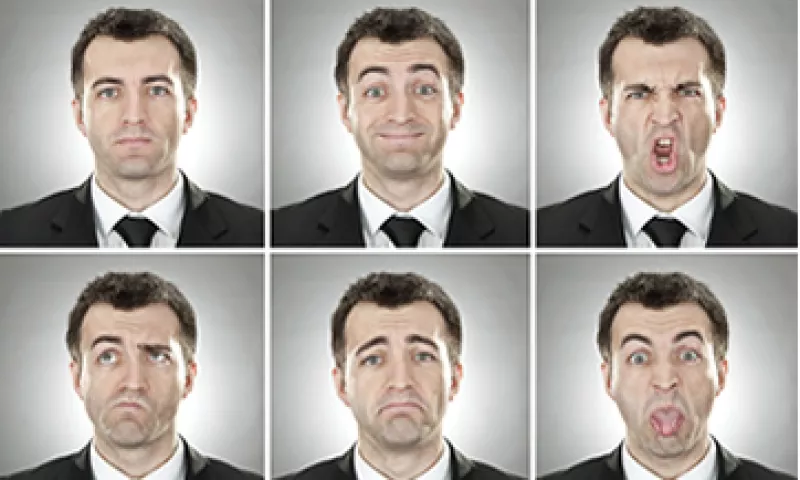 Alternar distintos estados de ánimo durante una negociación te hará impredecible ante tu contraparte. (Foto: Getty Images)