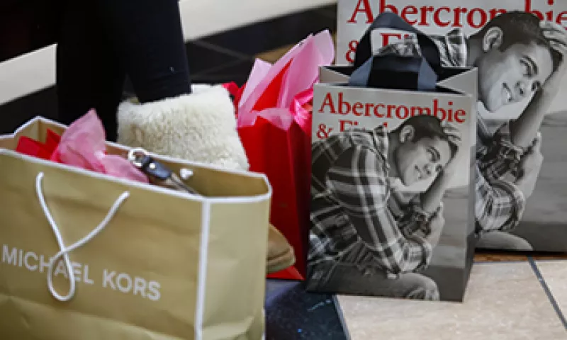 Las marcas de ropa guardan las mejores ofertas para el Cyber Monday. (Foto: Getty Images )