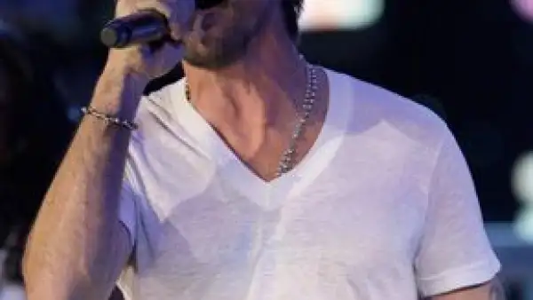 El cantante colombiano se suma al movimiento que se realizará en decenas de países para promover la no violencia.