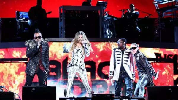 Entre los más de 75 mil asistentes que acudieron al Estadio Azteca para bailar y cantar con la banda californiana estuvieron Ana Cristina Fox, León Krauze, Yordi Rosado, Omar Chaparro entre otros.