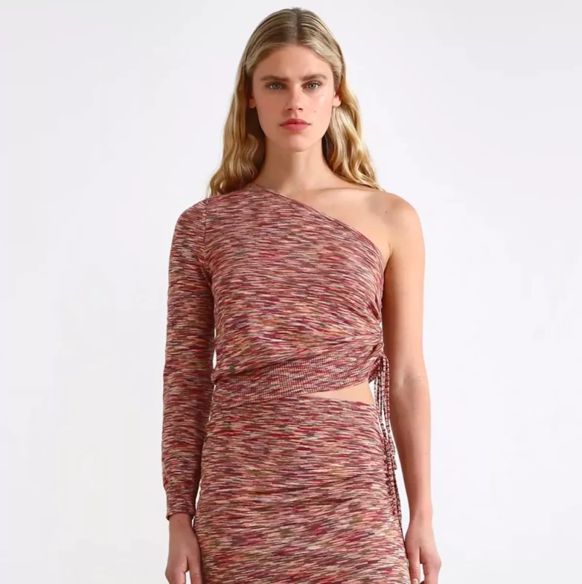 blusa-un-hombro-primavera-2023.jpg