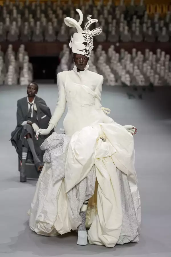 Modelo de Thom Browne