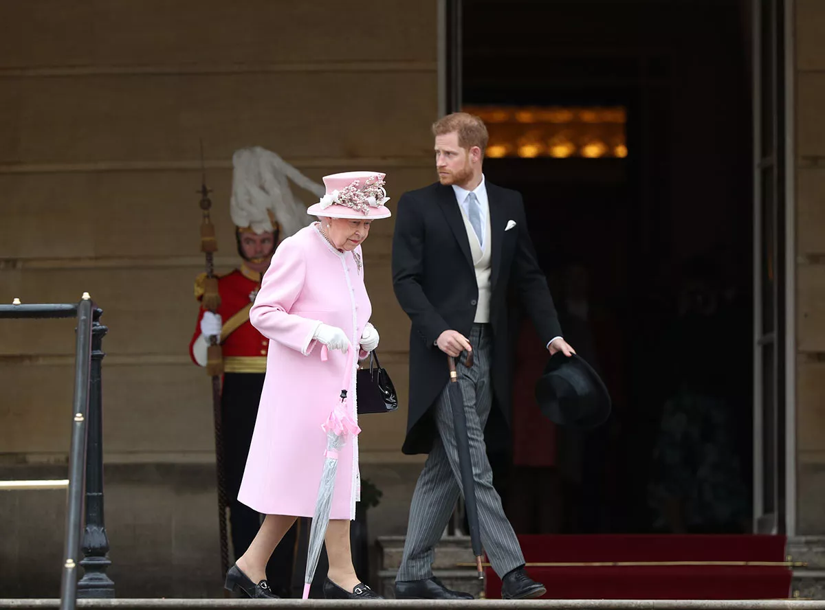 Reina Isabel, príncipe Harry