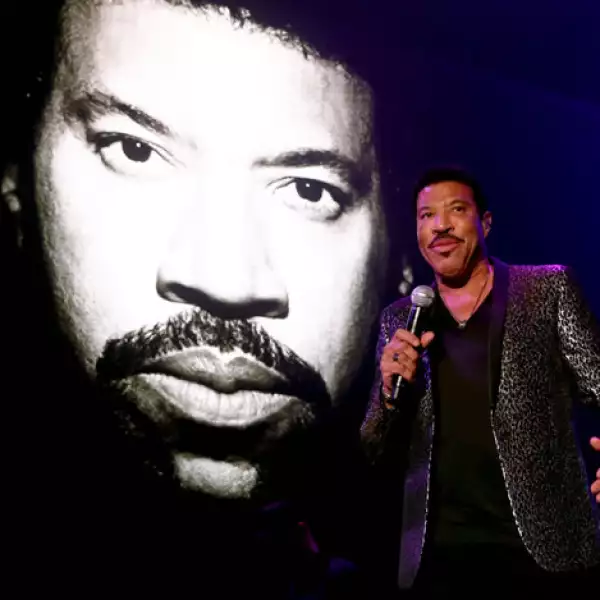 El cantante Lionel Richie realizó un performance como parte del show.